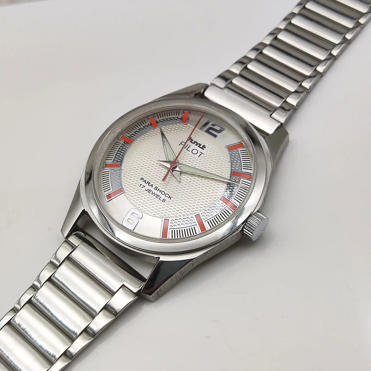 HMT Pilot Mechanical Watch – Timeless Elegance and Vintage Charm Hand-Winding Timepiece