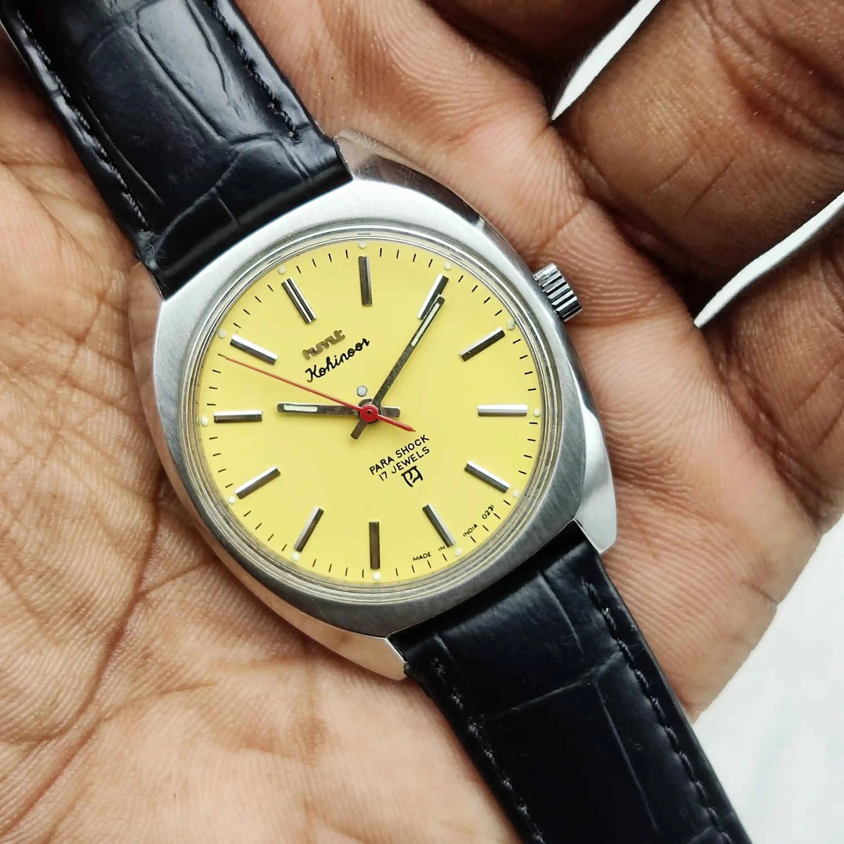 HMT Kohinoor Yellow Dial Watch with 17 Jewels and Handwinding Mechanism