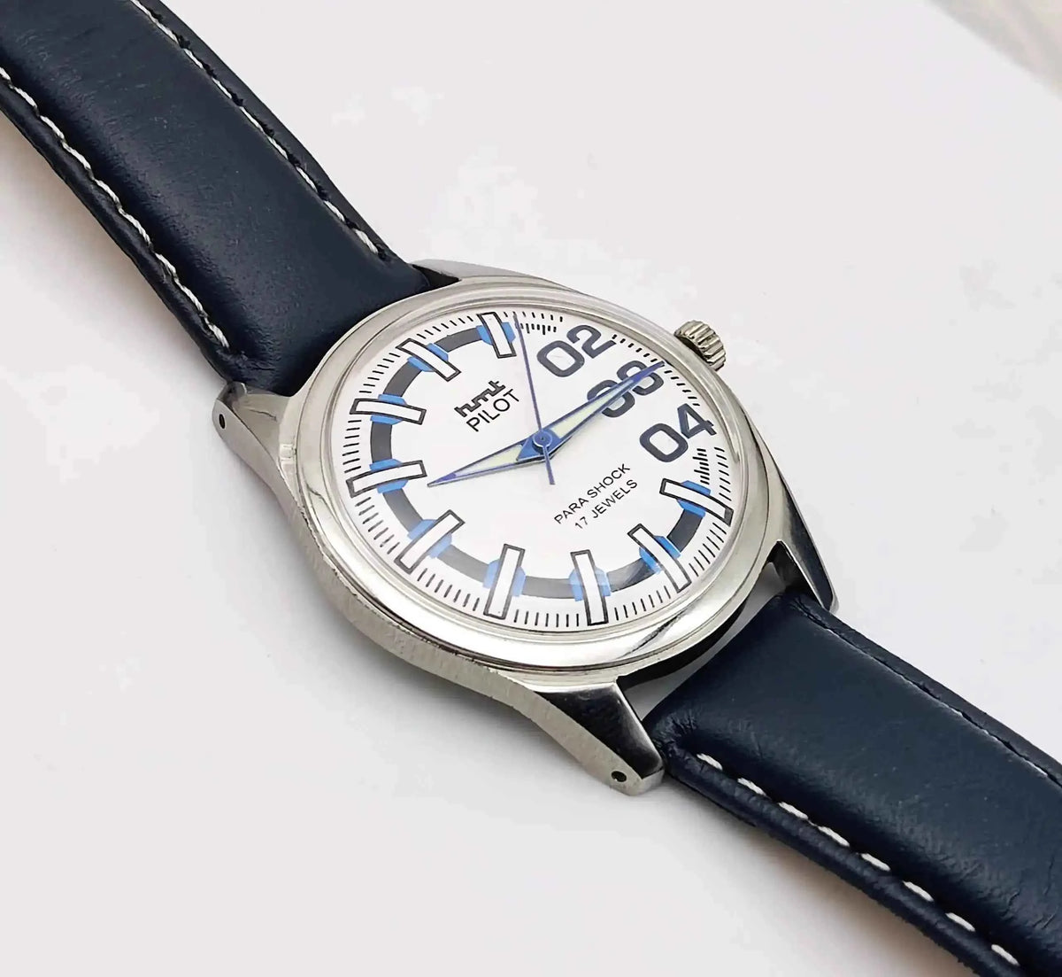 HMT Pilot Handwinding Watch - A Classic Timepiece for the Modern Man