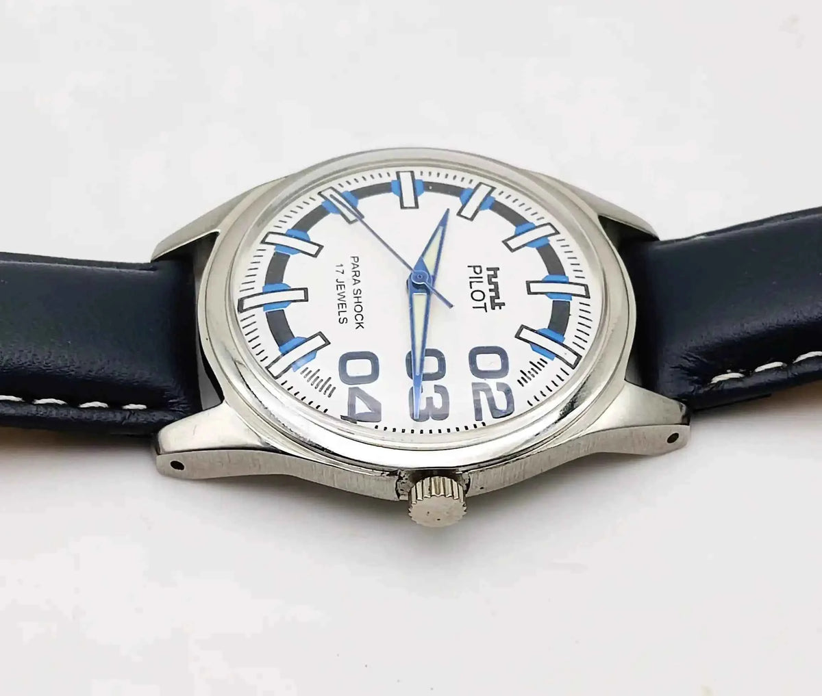 HMT Pilot Handwinding Watch - A Classic Timepiece for the Modern Man