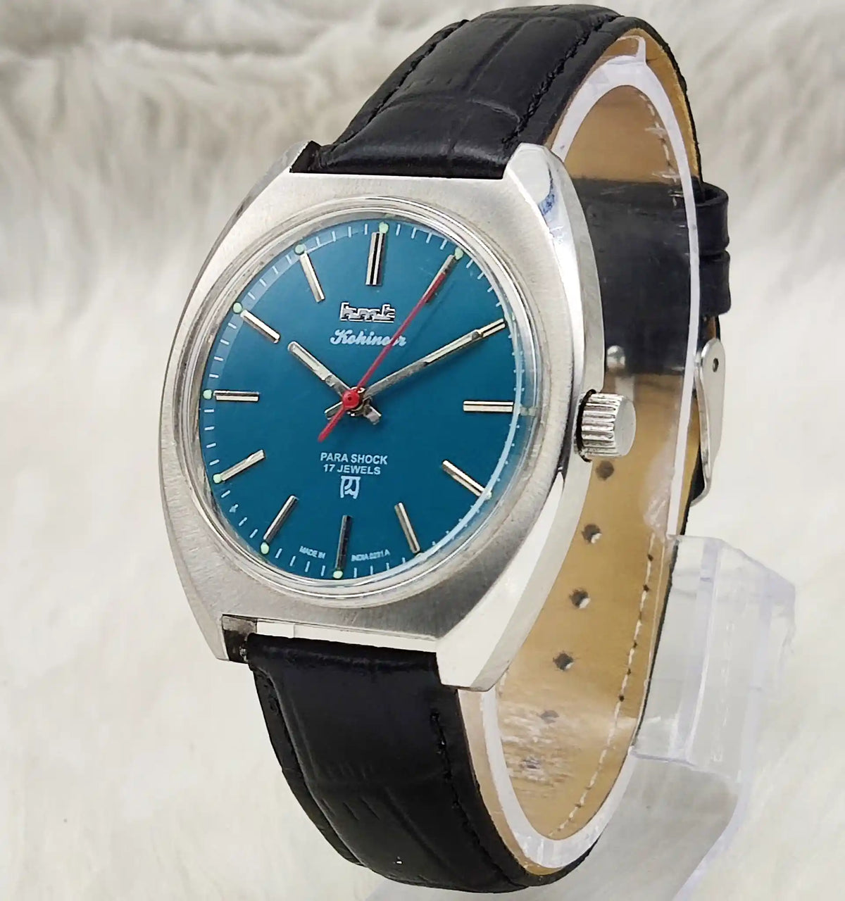 Timeless HMT Kohinoor Peacock Green Dial Watch - A Classic for Every Occasion