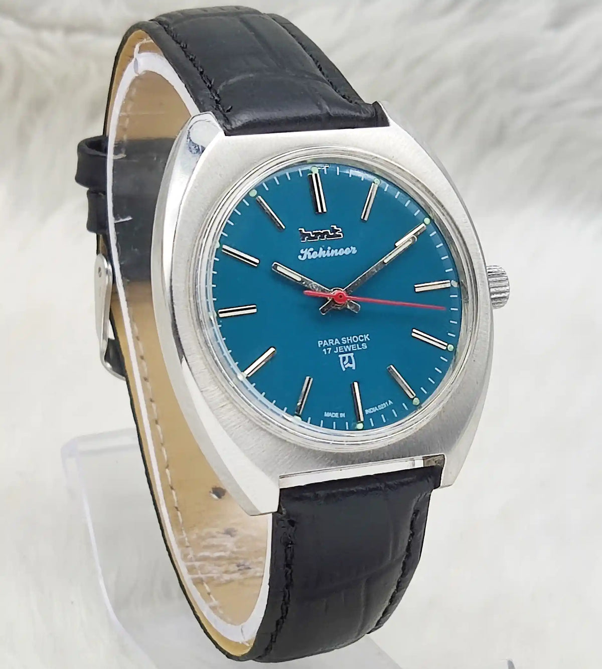 Timeless HMT Kohinoor Peacock Green Dial Watch - A Classic for Every Occasion
