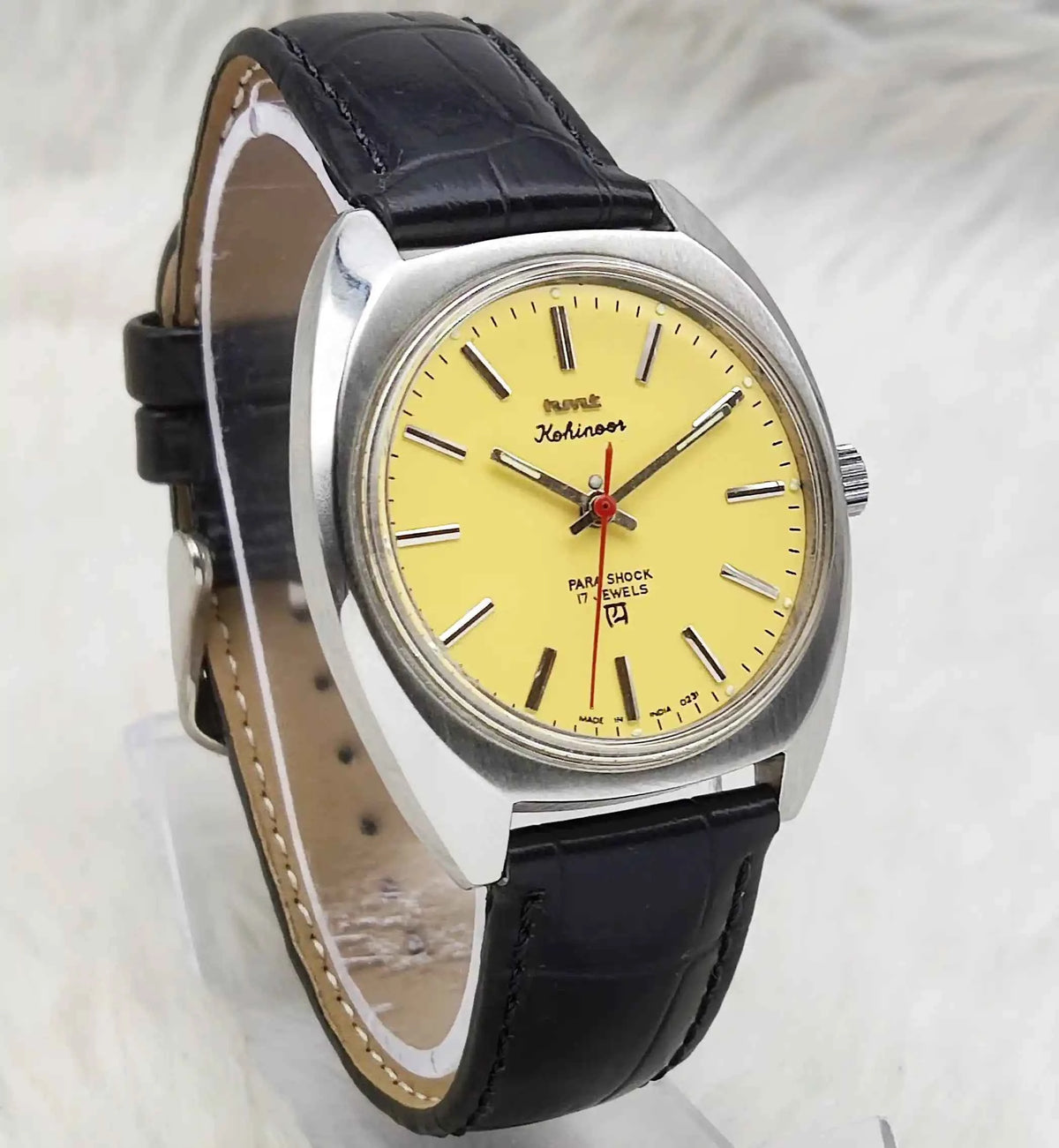 HMT Kohinoor Yellow Dial Watch with 17 Jewels and Handwinding Mechanism