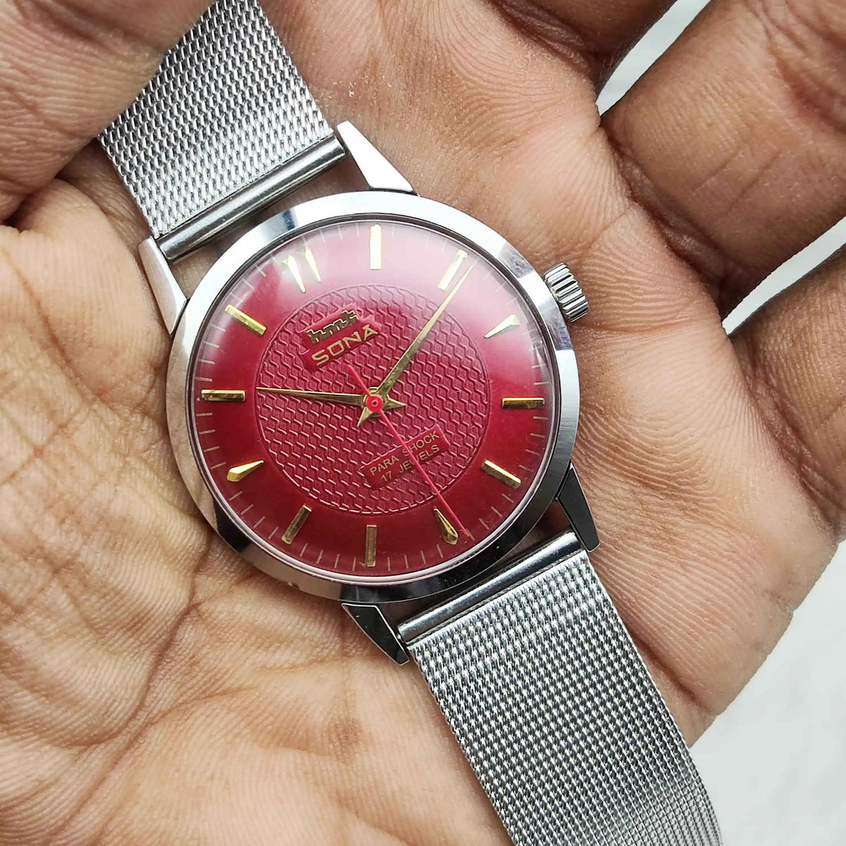 HMT Sona Handwinding Watch with 17 Jewels and Maroon Dial