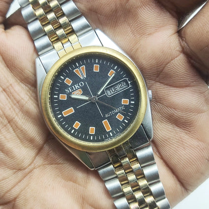 Elevate Your Style with the Seiko 5 Automatic Men's Watch - Black Dial with 17 Jewels, Day-Date Feature