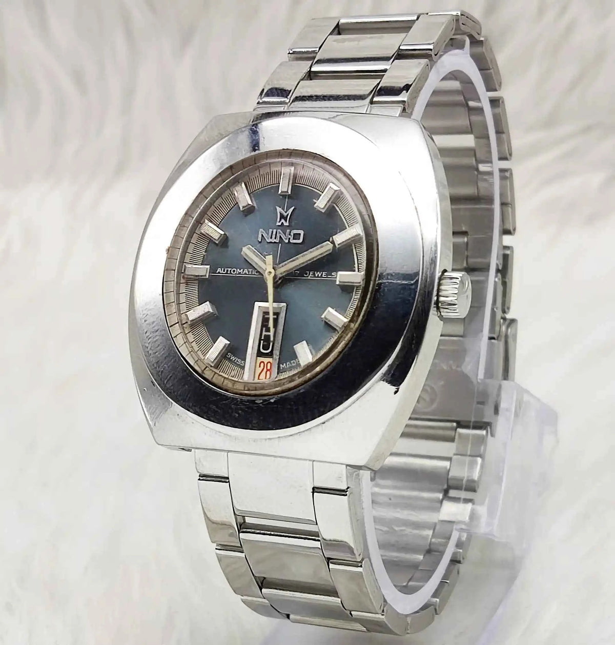 Nino Automatic 2066 Gray Dial Watch with 17 Jewels and Day-Date Features