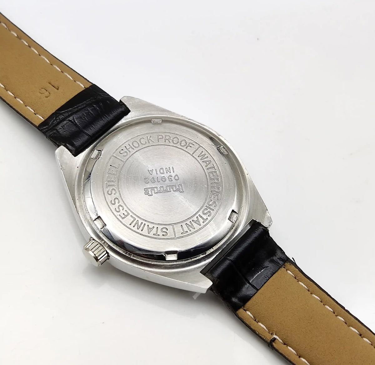 HMT Red Dial Handwinding Watch 17 Jewels Para Shock